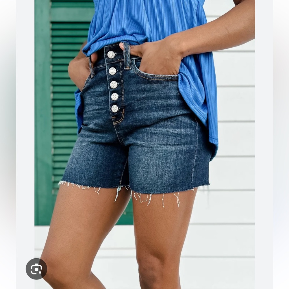 Judy‎ Blue Love Affair Button Fly Cut Off Shorts. Women’s 2XL: 18-20W.